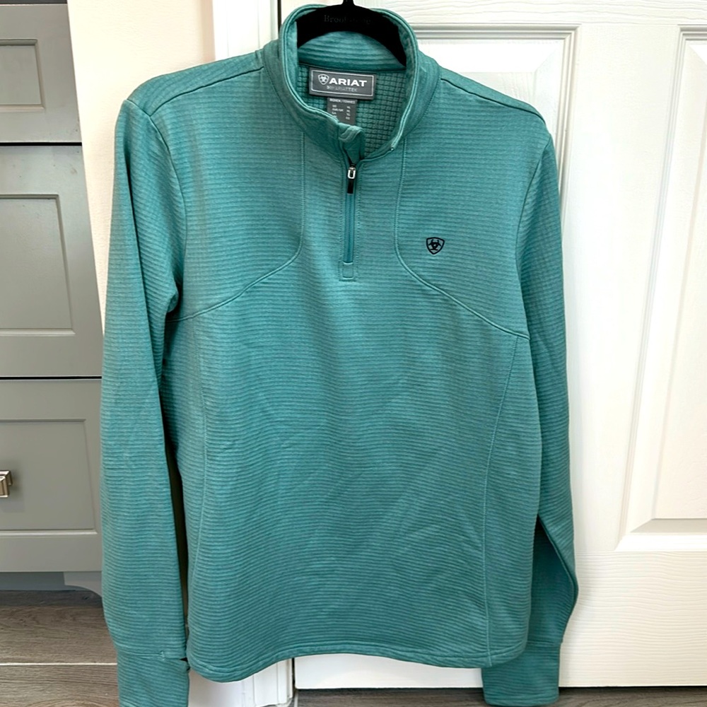 Ariat 1/4 zip long sleeve shirt with fleece inside, watch and thumb hole